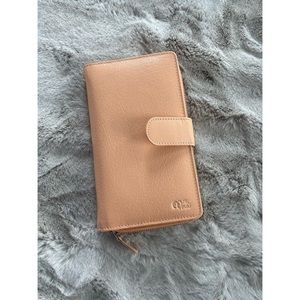Tan wallet